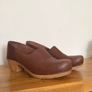 dansko brown leather clogs size 39